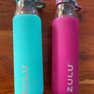 Set‎ of 2 Zulu Aqua and Magenta 32 oz. Water Bottles lockable lids